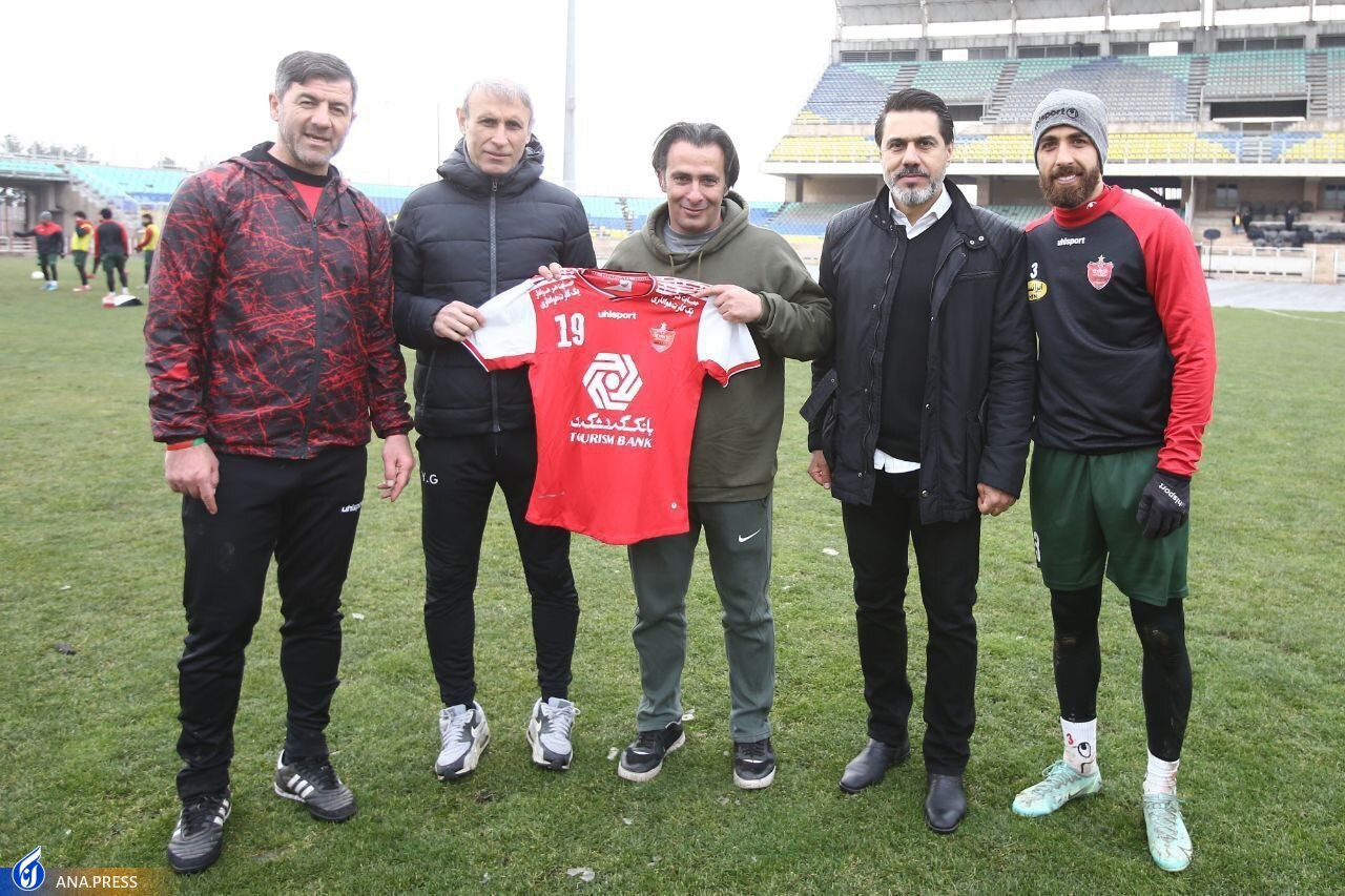 تمرین در هوای برفی با حضور مهاجم سابق سرخپوشان و میهمانان ویژه+ عکس تمرین در هوای برفی با حضور مهاجم سابق سرخپوشان و میهمانان ویژه+ عکس