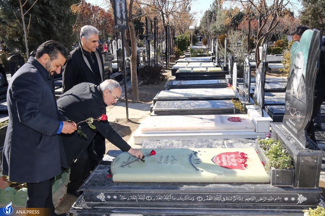 اقدام قابل توجه فتح الله زاده با حضور در بهشت زهرا+ تصاویر اقدام قابل توجه فتح الله زاده با حضور در بهشت زهرا+ تصاویر