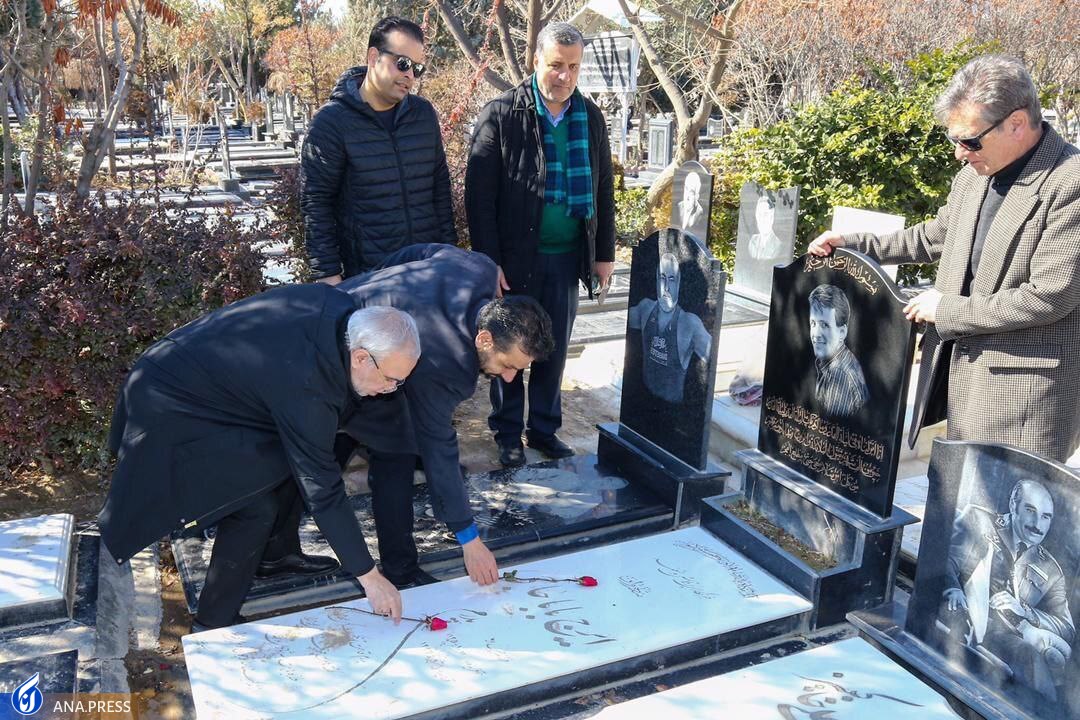 اقدام قابل توجه فتح الله زاده با حضور در بهشت زهرا+ تصاویر اقدام قابل توجه فتح الله زاده با حضور در بهشت زهرا+ تصاویر