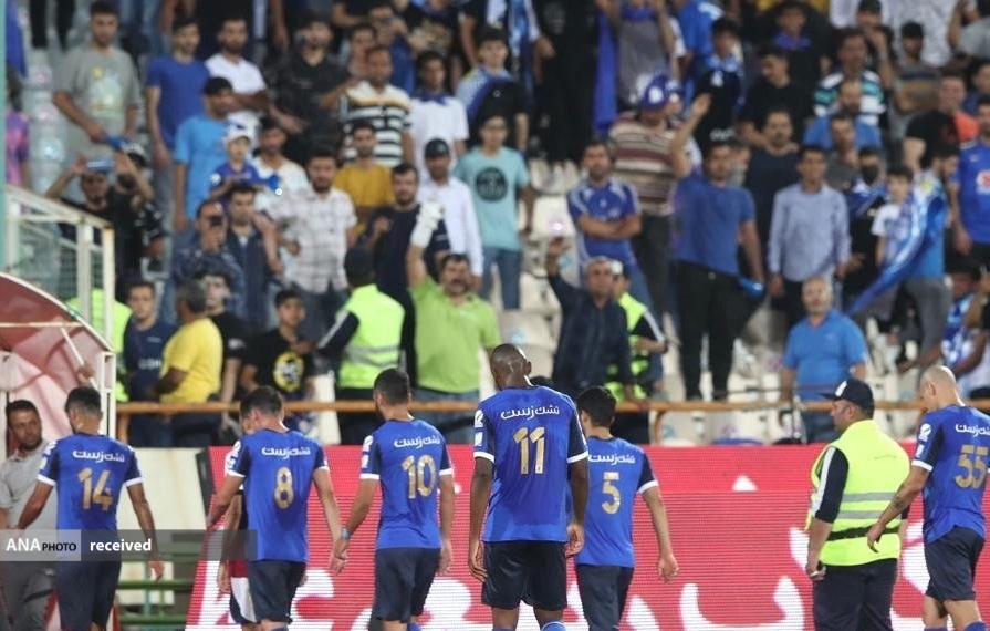 وقتی هواداران بازیکنان استقلال را هو کردند و بی‌غیرت خواندند+تصاویر