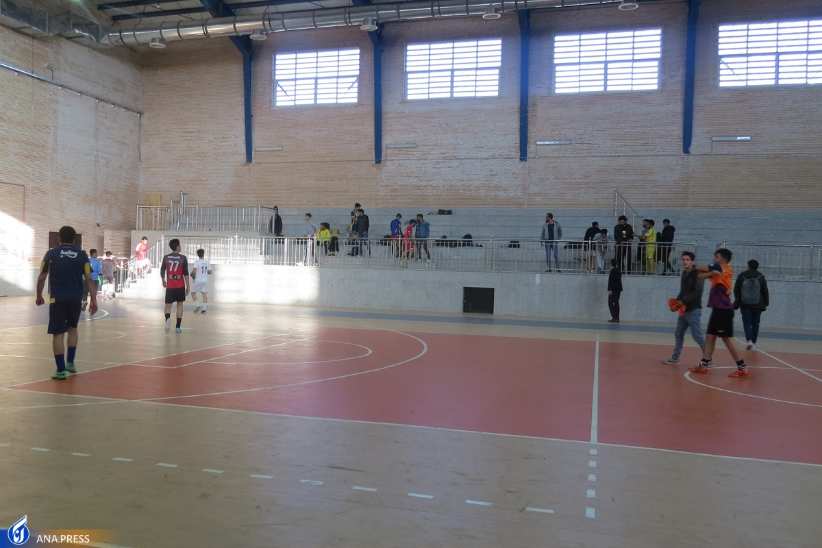 سیر تحولات دانشگاه آزاد اسلامی لنجان / نگینی در زنجیره صنعتی کشور