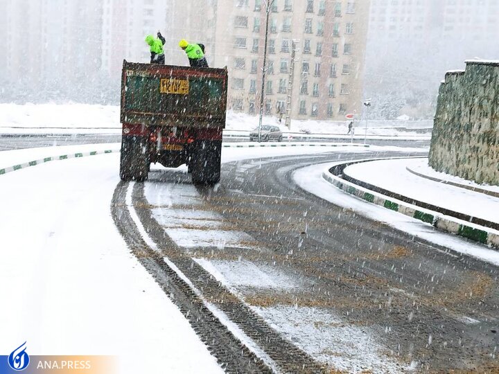 تهران قفل شد و شهرداری خواستار پیشنهادهای نوآورانه در برف روبی است