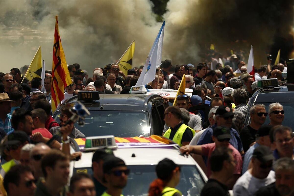 صدها هزار تن از معترضان کادر درمان اسپانیا به خیابان آمدند