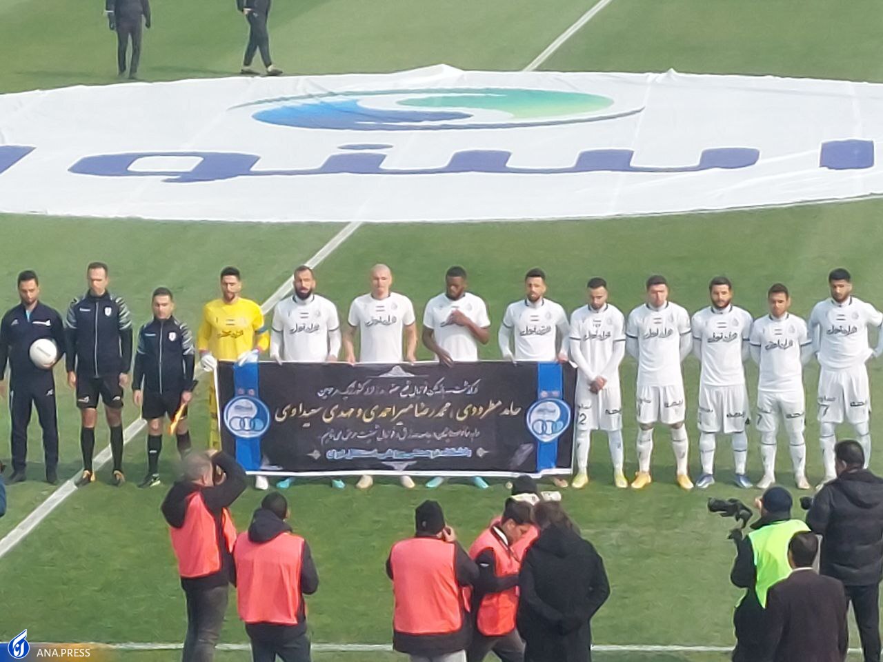 سوبرداشت از رفتار مظاهری با نیمکت نشینان استقلال/شیوه عجیب برف روبی در ورزشگاه دستگردی!+ فیلم سوبرداشت از رفتار مظاهری با نیمکت نشینان استقلال/شیوه عجیب برف روبی در ورزشگاه دستگردی!+ فیلم