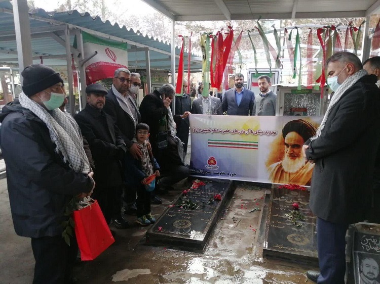 تجدید میثاق اعضای پایگاه بسیج بانک ملت با آرمانهای بنیانگذار انقلاب اسلامی تجدید میثاق اعضای پایگاه بسیج بانک ملت با آرمانهای بنیانگذار انقلاب اسلامی