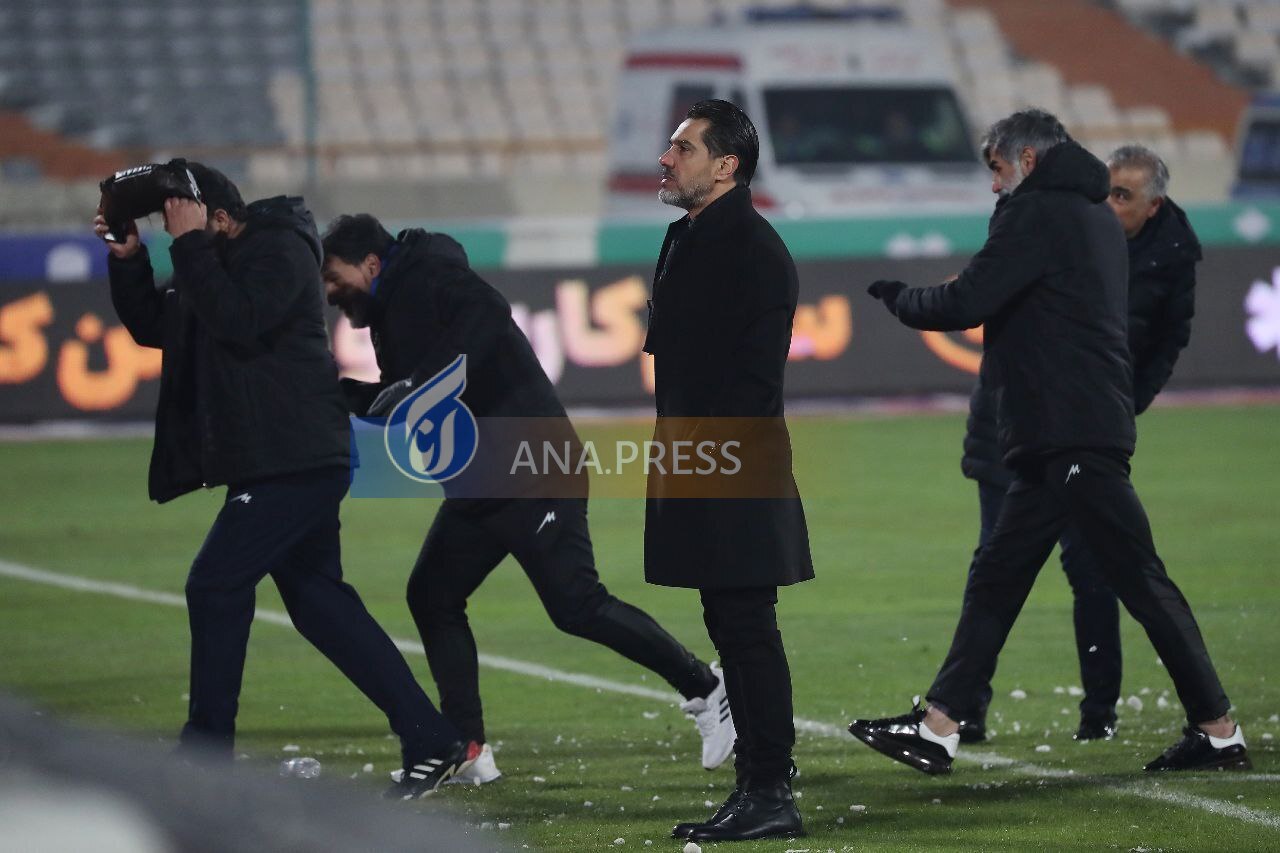 هواداران خشمگین پرسپولیس ملاحظه پیروانی را هم نکردند+تصاویر