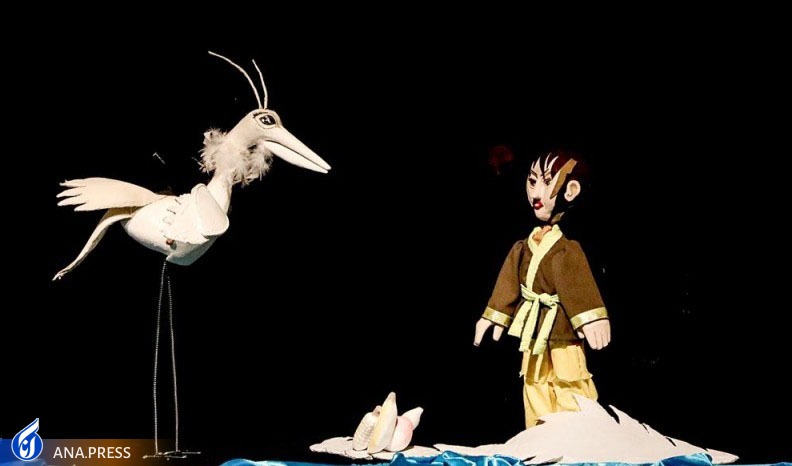 عروسکهایی که بمباران شیمیایی ژاپن را نمایش میدهند عروسکهایی که بمباران شیمیایی ژاپن را نمایش میدهند