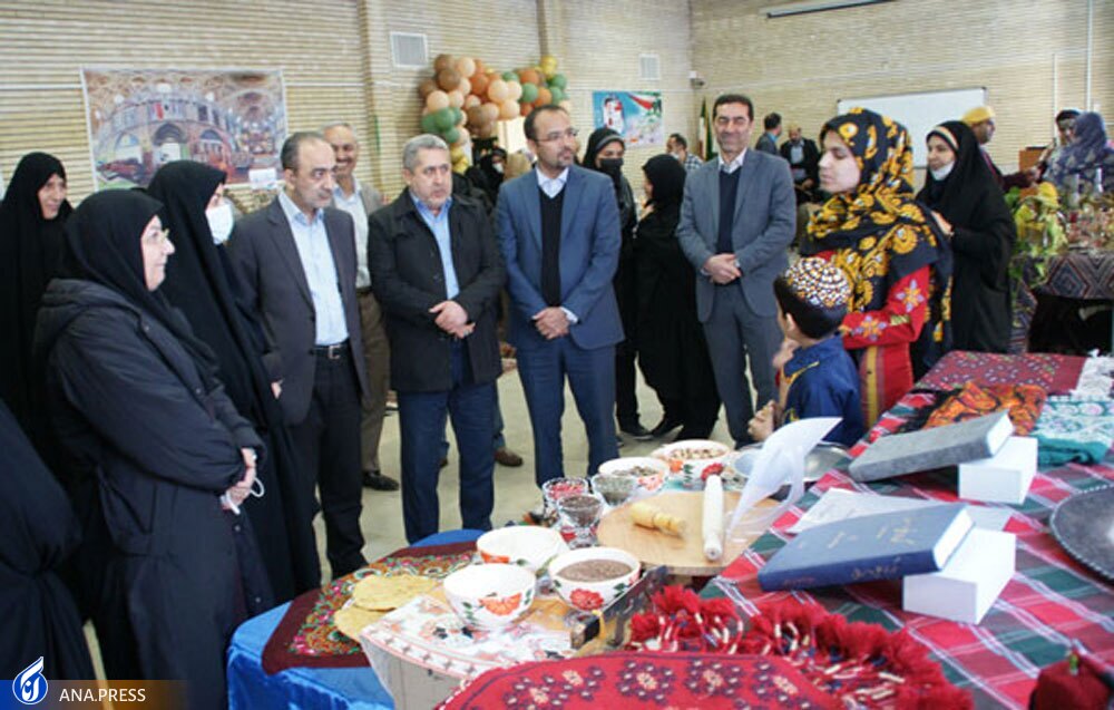 جشنواره «آیین سرزمین من» در دبستان پسرانه سمای رودهن گشایش یافت جشنواره «آیین سرزمین من» در دبستان پسرانه سمای رودهن گشایش یافت