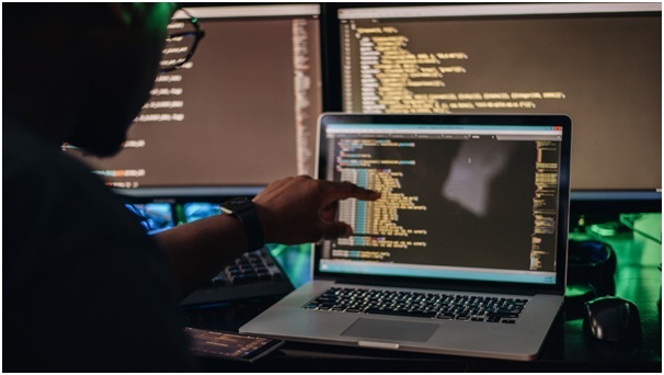 برنامه نویسی چیست؟ + انواع زبان های برنامه نویسی و شاخه های آن