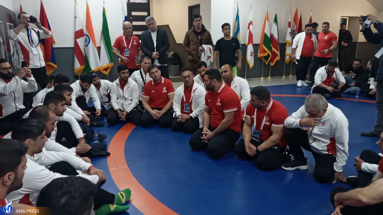 تشویق علی دایی در سالن هفتم تیر/ توصیه های یزدانی به شاگردانش قبل از مصاف با روسها تشویق علی دایی در سالن هفتم تیر/ توصیه های یزدانی به شاگردانش قبل از مصاف با روسها