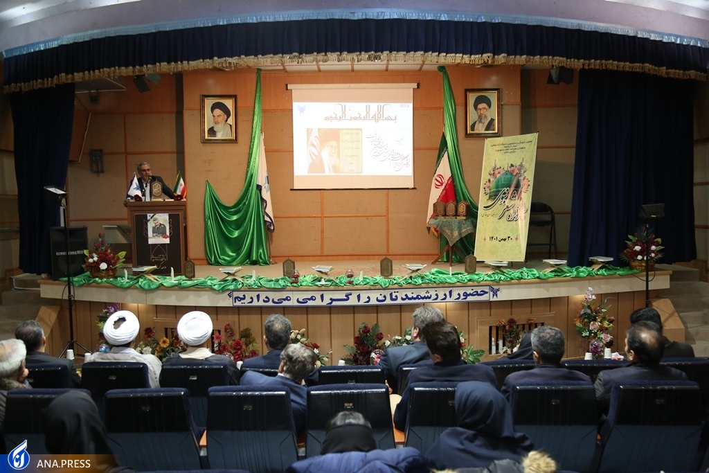 از ارسال ۱۰۰ اثر به دبیرخانه جشنواره ملی شعر نبوی تا دخالت بخش سلیقه در انتخاب آثار