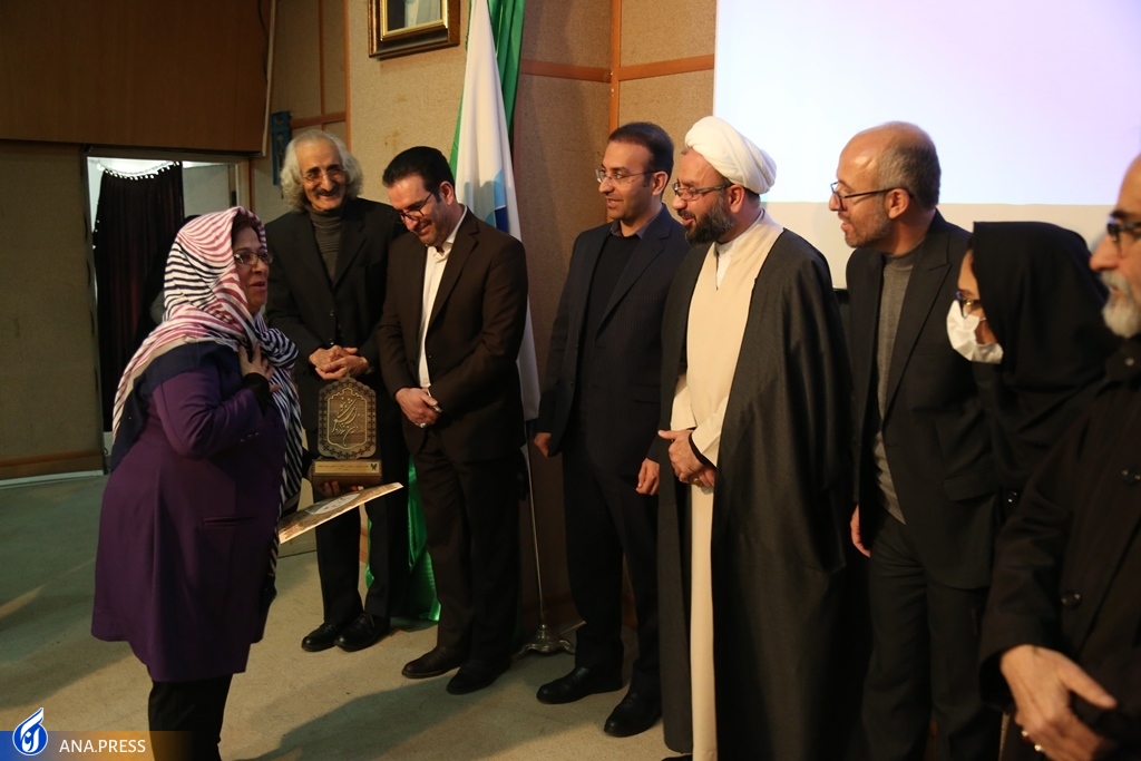 از ارسال ۱۰۰ اثر به دبیرخانه جشنواره ملی شعر نبوی تا دخالت بخش سلیقه در انتخاب آثار