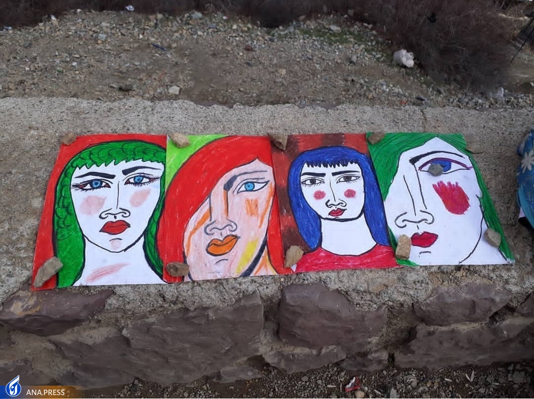 کودکان برای ارتزاق هنرفروشی می‌کنند