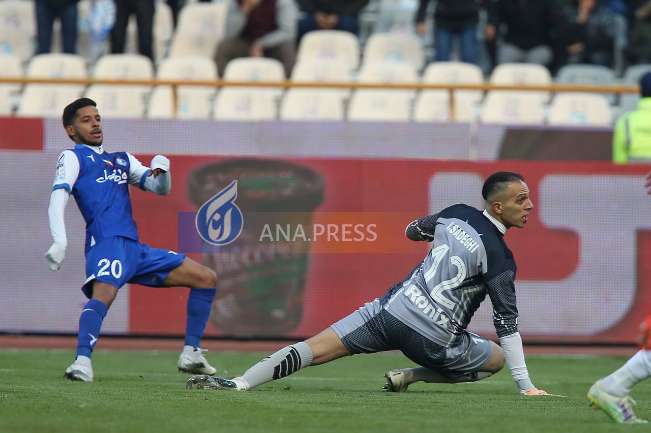 قائدی همه کار برای استقلال کرد جز گلزنی+تصاویر قائدی همه کار برای استقلال کرد جز گلزنی+تصاویر