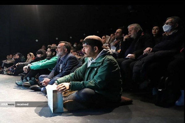 از معرفی یک مدیر مردمی تا تعامل حرفه ای خارجی ها با تماشاگران تئاتر از معرفی یک مدیر مردمی تا تعامل حرفه ای خارجی ها با تماشاگران تئاتر