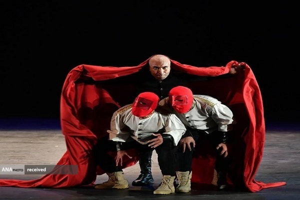 از معرفی یک مدیر مردمی تا تعامل حرفه ای خارجی ها با تماشاگران تئاتر از معرفی یک مدیر مردمی تا تعامل حرفه ای خارجی ها با تماشاگران تئاتر