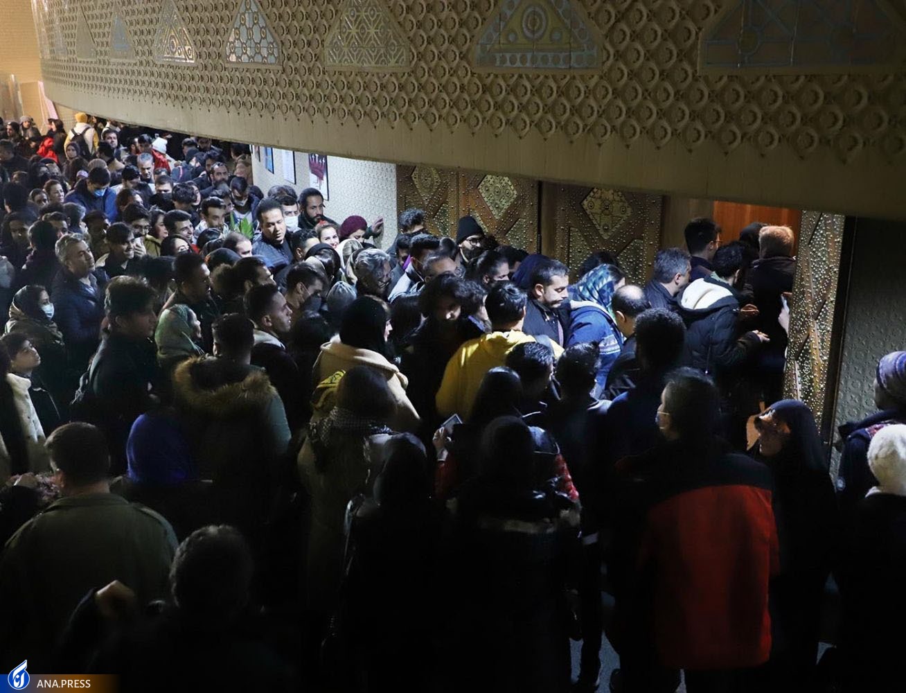 وقتی دانته مردم را با خود به جهنم میبرد وقتی دانته مردم را با خود به جهنم میبرد