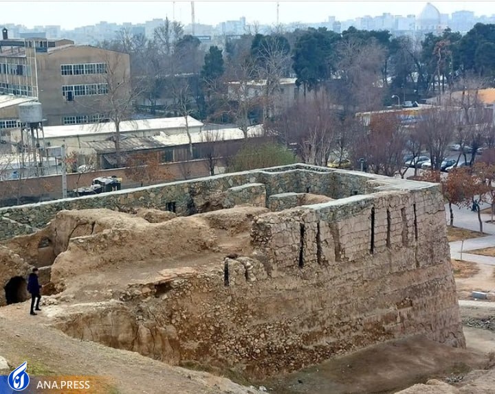 اظهار تاسف باستان شناسان از مرمت دژ رشکان با سیمان! اظهار تاسف باستان شناسان از مرمت دژ رشکان با سیمان!