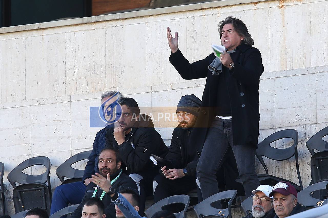 واکنشهای تکراری ساپینتو از روی سکوها!+ تصاویر واکنشهای تکراری ساپینتو از روی سکوها!+ تصاویر