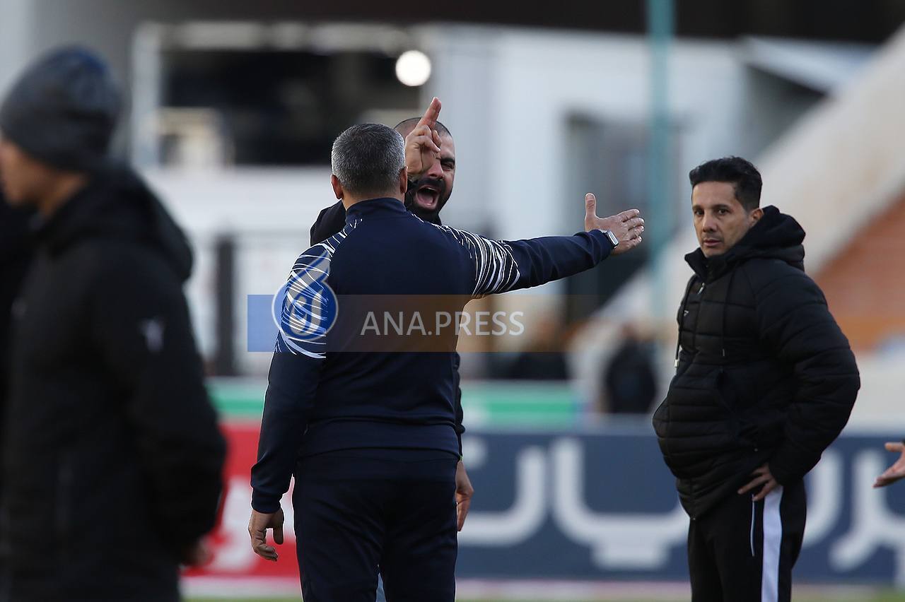 برخورد شدید زارع با داور پس از ۱۰ نفره شدن ملوان+تصاویر