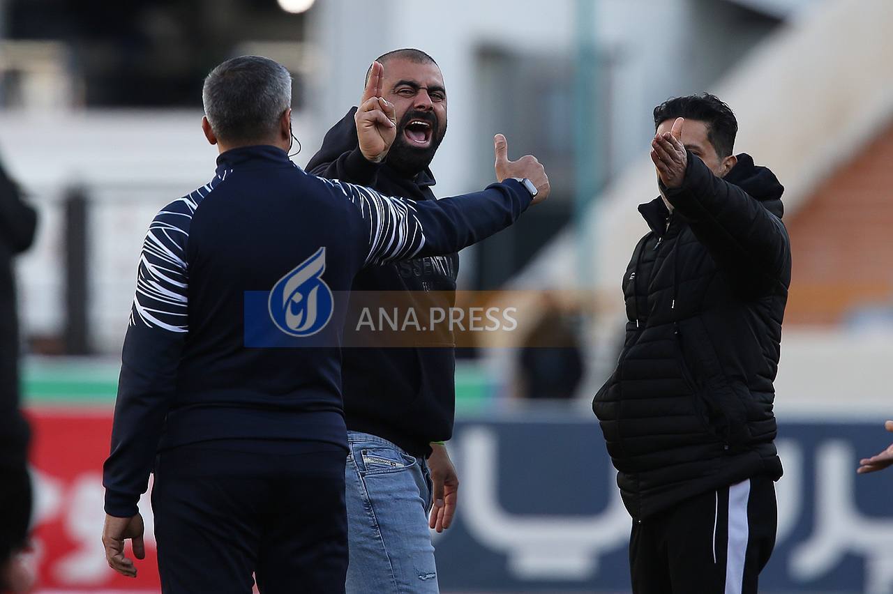 برخورد شدید زارع با داور پس از ۱۰ نفره شدن ملوان+تصاویر