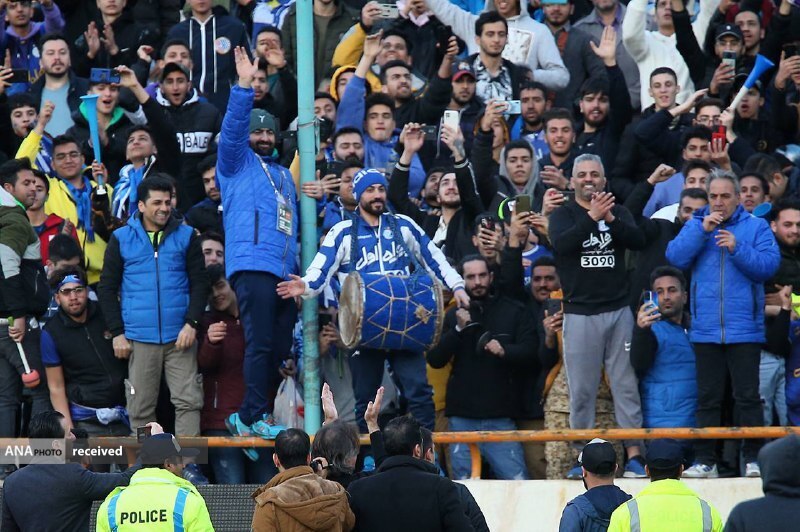 سهیم شدن تماشاگران با سرمربی پرتغالی