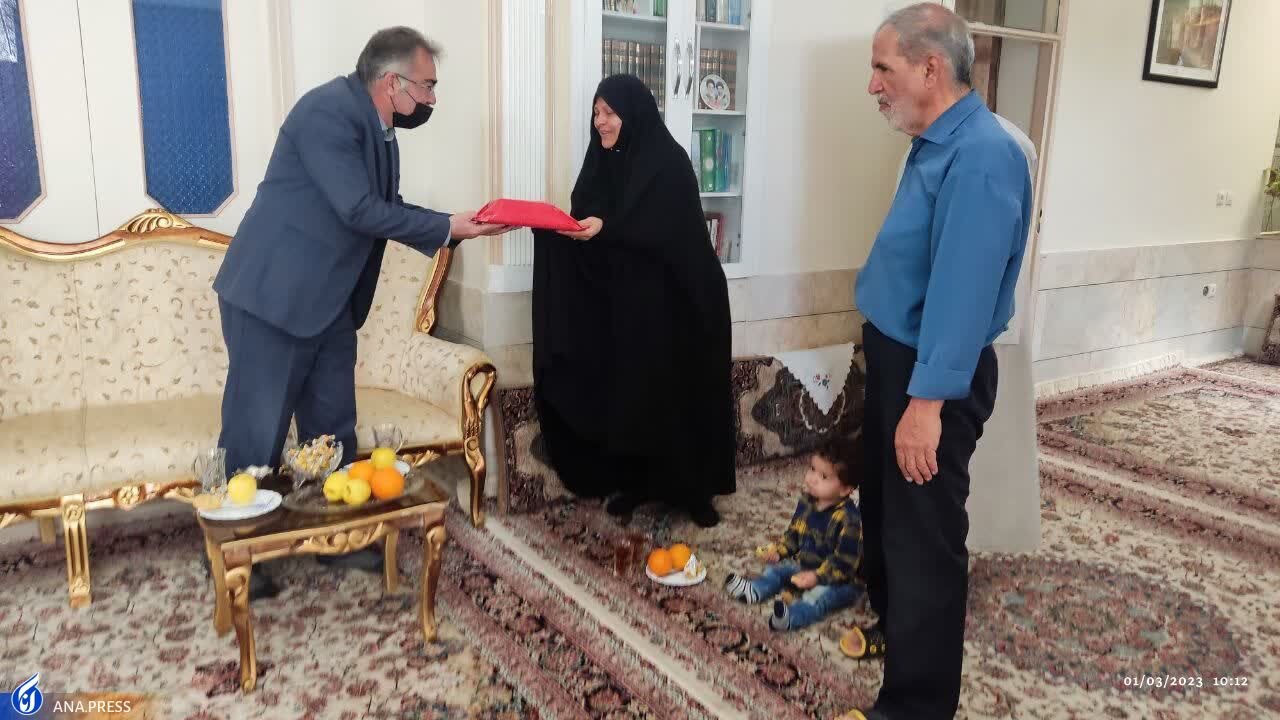 دیدار دانشگاهیان دانشگاه آزاد کاشمر با ۵ خانواده جانباز دوران دفاع مقدس دیدار دانشگاهیان دانشگاه آزاد کاشمر با ۵ خانواده جانباز دوران دفاع مقدس