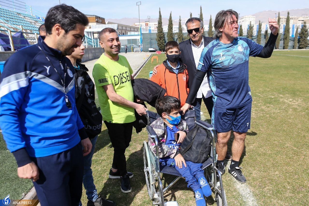 ژست جالب بازیکن فرانسوی و حضور یک میهمان ویژه+عکس