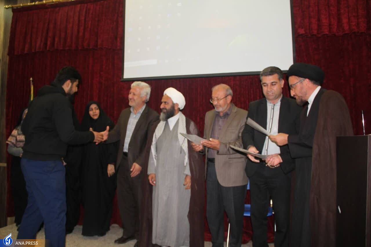 دستان پرقدرت جوانان در زوایای نظام اسلامی مشهود است دستان پرقدرت جوانان در زوایای نظام اسلامی مشهود است