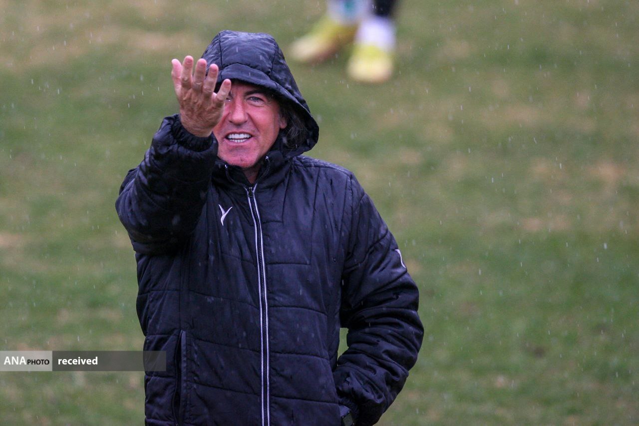 تمرین سنگین شاگردان ساپینتو زیر بارش شدید باران/ یامگا به گلگهر رسید+تصاویر تمرین سنگین شاگردان ساپینتو زیر بارش شدید باران/ یامگا به گلگهر رسید+تصاویر