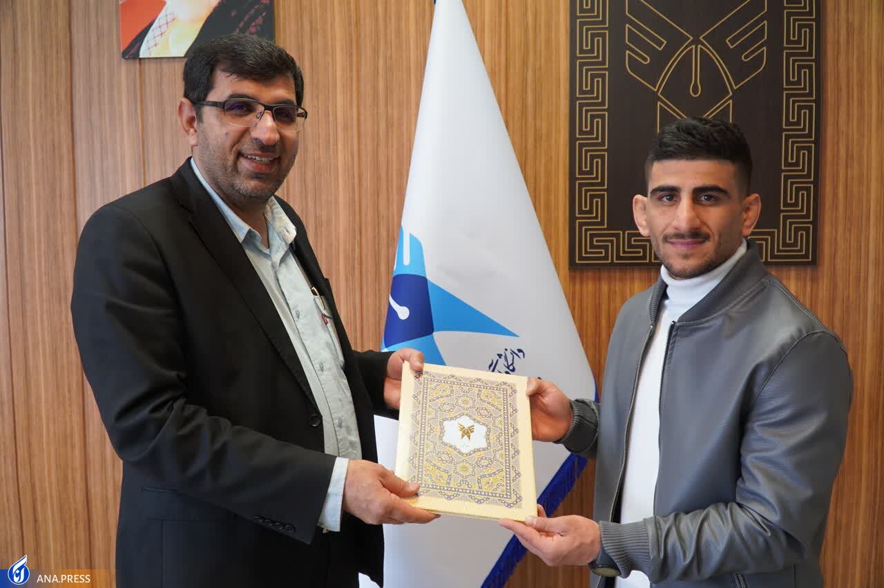 دیدار قهرمان کشتی فرنگی جهان با رئیس دانشگاه آزاد اسلامی استان فارس دیدار قهرمان کشتی فرنگی جهان با رئیس دانشگاه آزاد اسلامی استان فارس