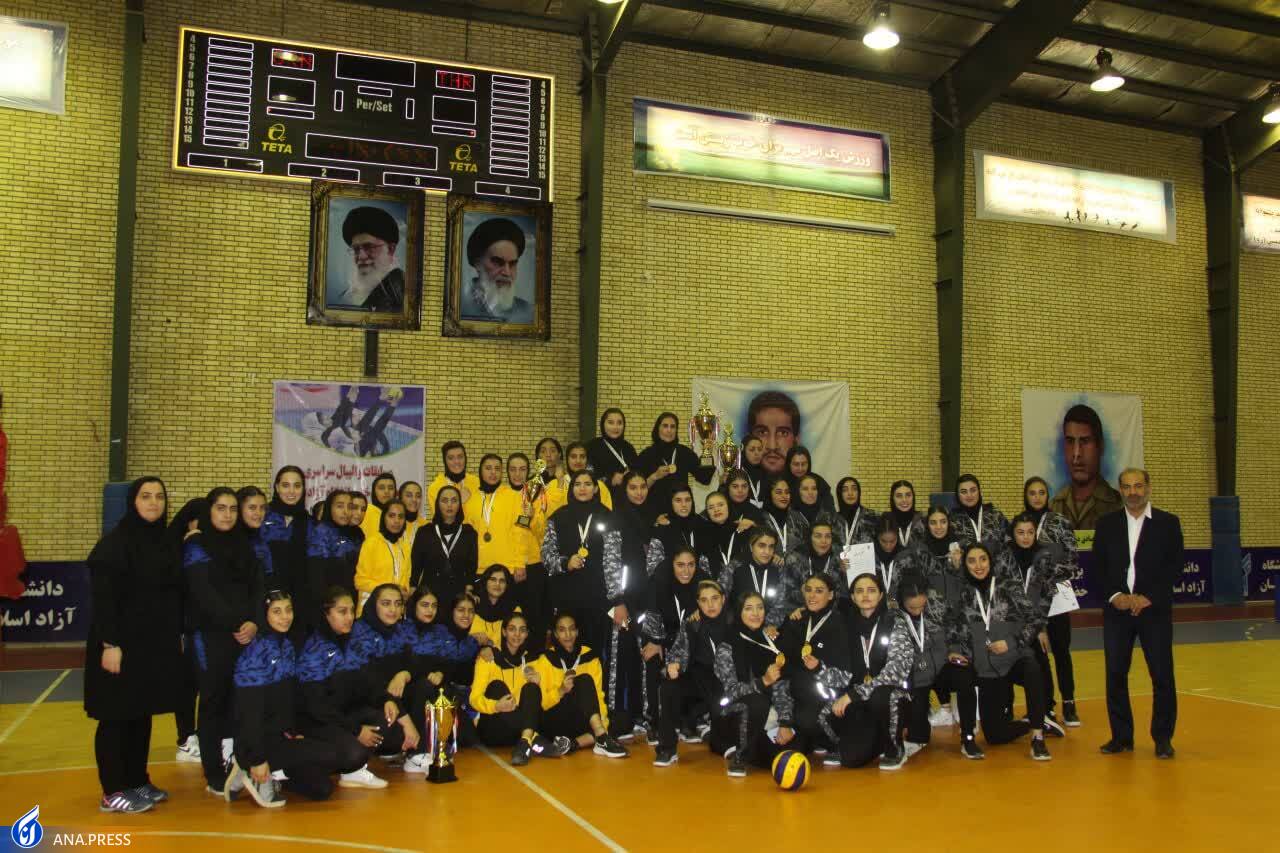 دختران تهرانی جام قهرمانی والیبال را به خانه آوردند