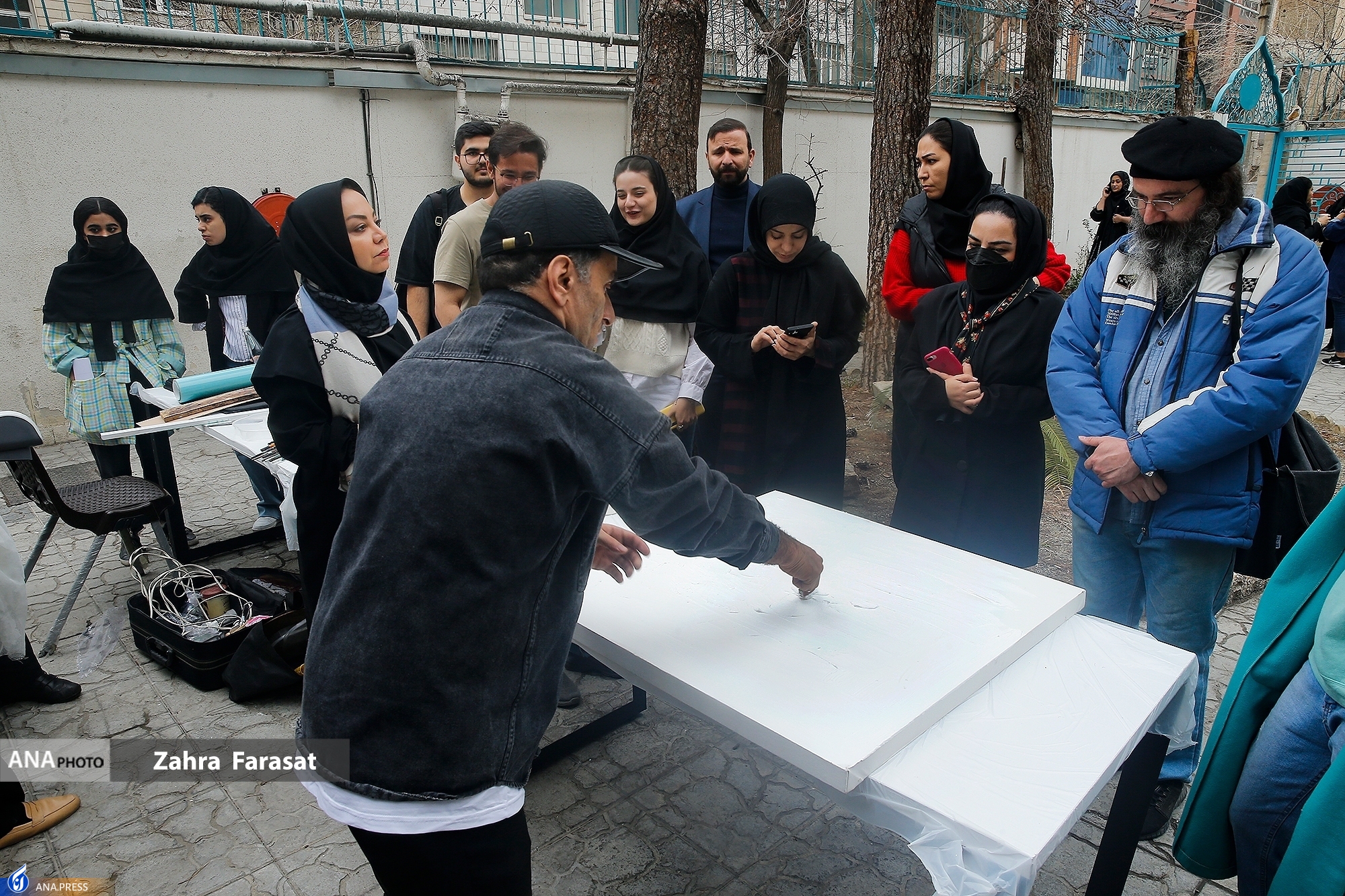 هنرمندان در دانشگاه فرشچیان پای «سجاده رنگین» نشستند هنرمندان در دانشگاه فرشچیان پای «سجاده رنگین» نشستند
