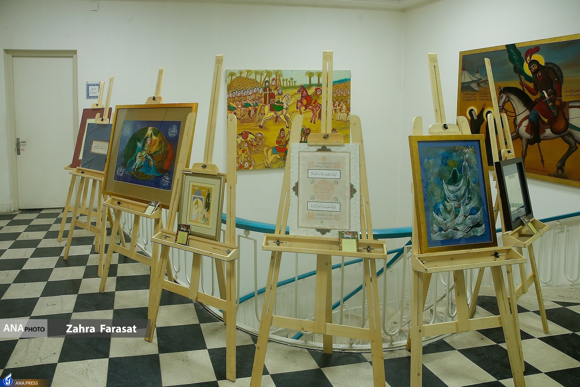 هنرمندان در دانشگاه فرشچیان پای «سجاده رنگین» نشستند هنرمندان در دانشگاه فرشچیان پای «سجاده رنگین» نشستند