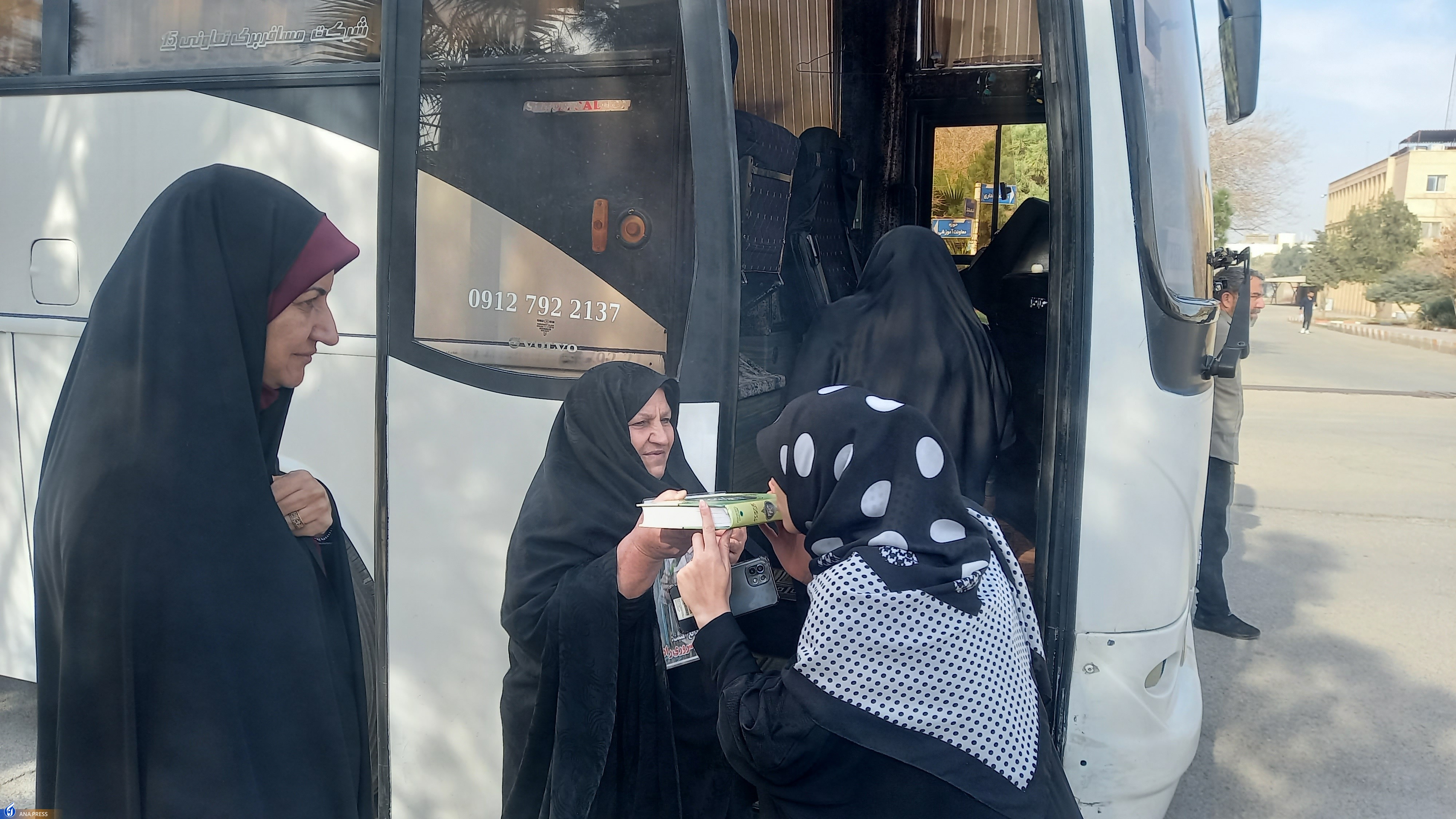 دانشجویان دانشگاه آزاد اسلامی گرمسار عازم اردوی راهیان نور شدند