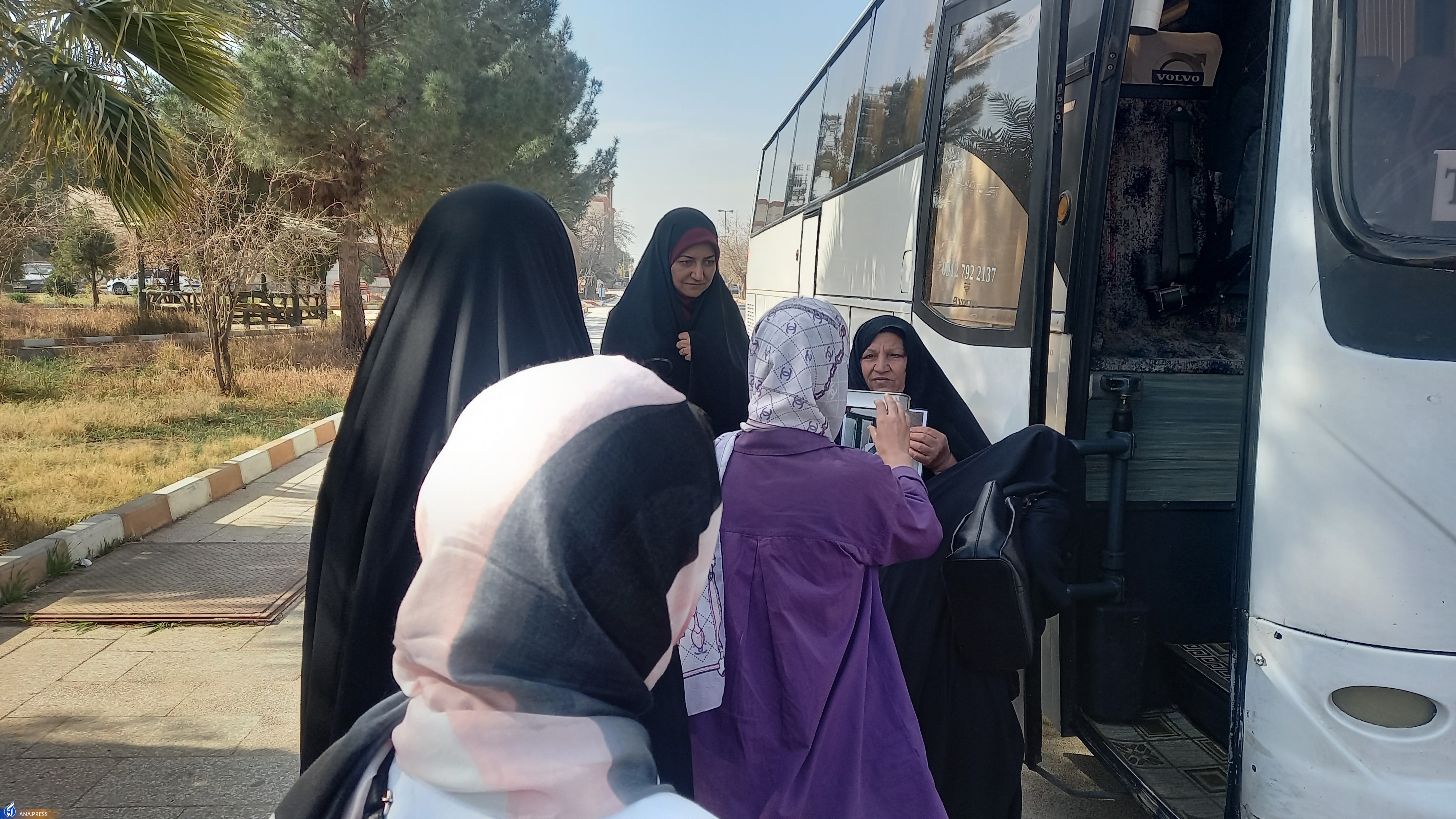 دانشجویان دانشگاه آزاد اسلامی گرمسار عازم اردوی راهیان نور شدند