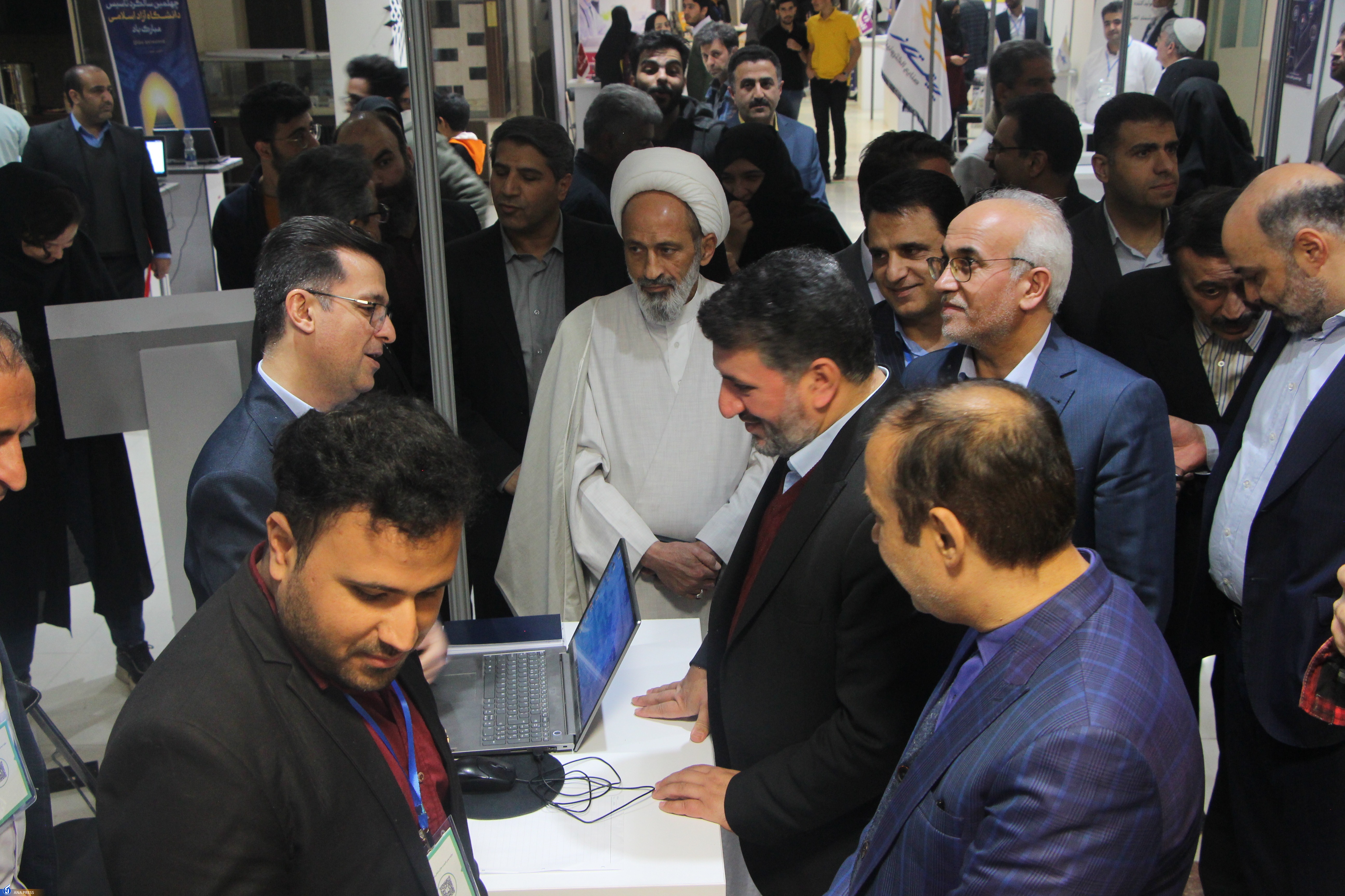 نخستین نمایشگاه کار استان یزد در دانشگاه آزاد اسلامی گشایش یافت نخستین نمایشگاه کار استان یزد در دانشگاه آزاد اسلامی گشایش یافت