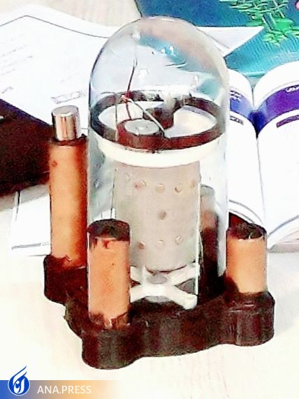 دستگاهی که با چرخش آهنربا برق تولید میکند دستگاهی که با چرخش آهنربا برق تولید میکند