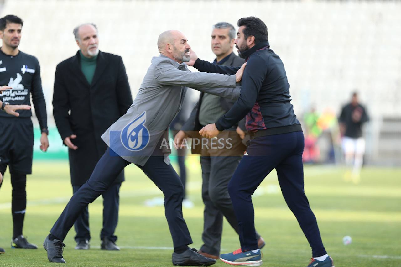 فریم به فریم برخورد سرمربی تراکتور با دستیارش+تصاویر