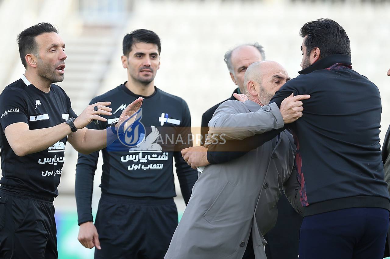 فریم به فریم برخورد سرمربی تراکتور با دستیارش+تصاویر