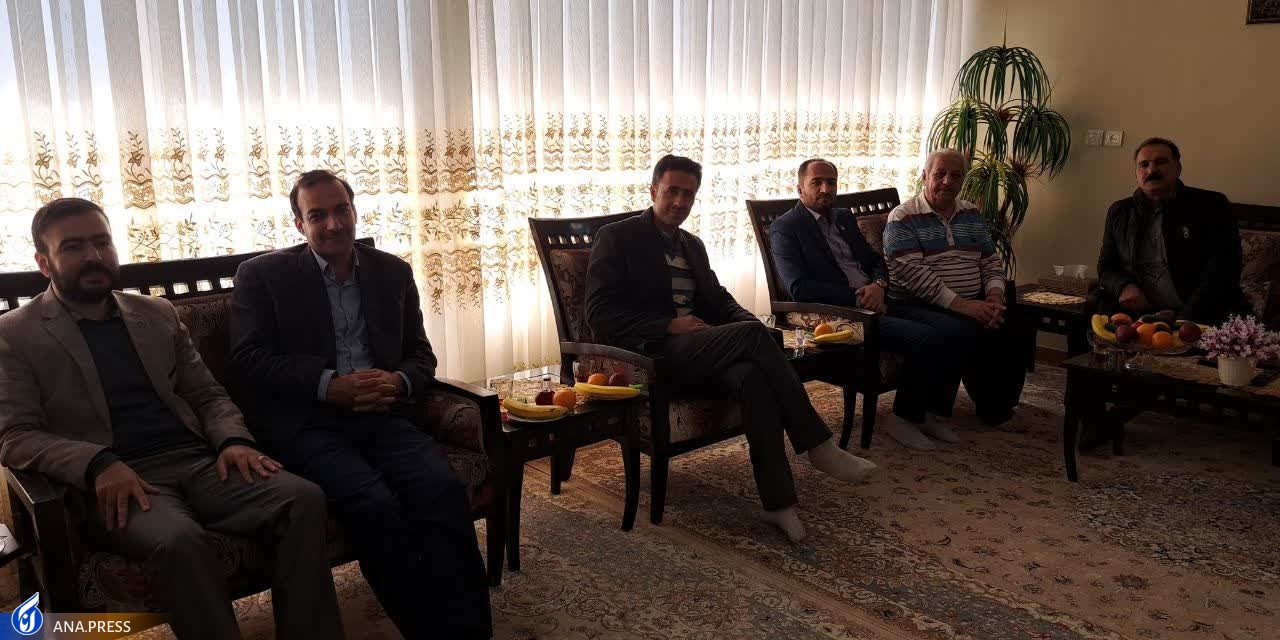 تجلیل مسئولان دانشگاه آزاد اسلامی گلپایگان از نخستین بازنشسته این دانشگاه تجلیل مسئولان دانشگاه آزاد اسلامی گلپایگان از نخستین بازنشسته این دانشگاه