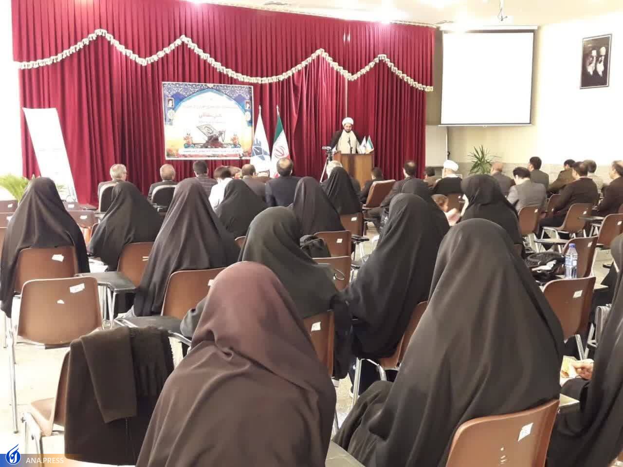 ترویج زندگی اهل بیت(ع) بین دانشگاهیان با اجرای برنامههای فرهنگی ترویج زندگی اهل بیت(ع) بین دانشگاهیان با اجرای برنامههای فرهنگی