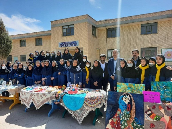 جشنواره «آیین سرزمین من» در سمای شهرستان آباده گشایش یافت جشنواره «آیین سرزمین من» در سمای شهرستان آباده گشایش یافت