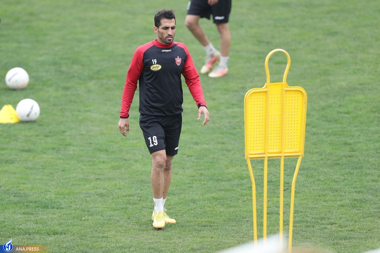 ادامه غیبت یک بازیکن در روز اجرای برنامه های تاکتیکی زیر بارش باران ادامه غیبت یک بازیکن در روز اجرای برنامه های تاکتیکی زیر بارش باران