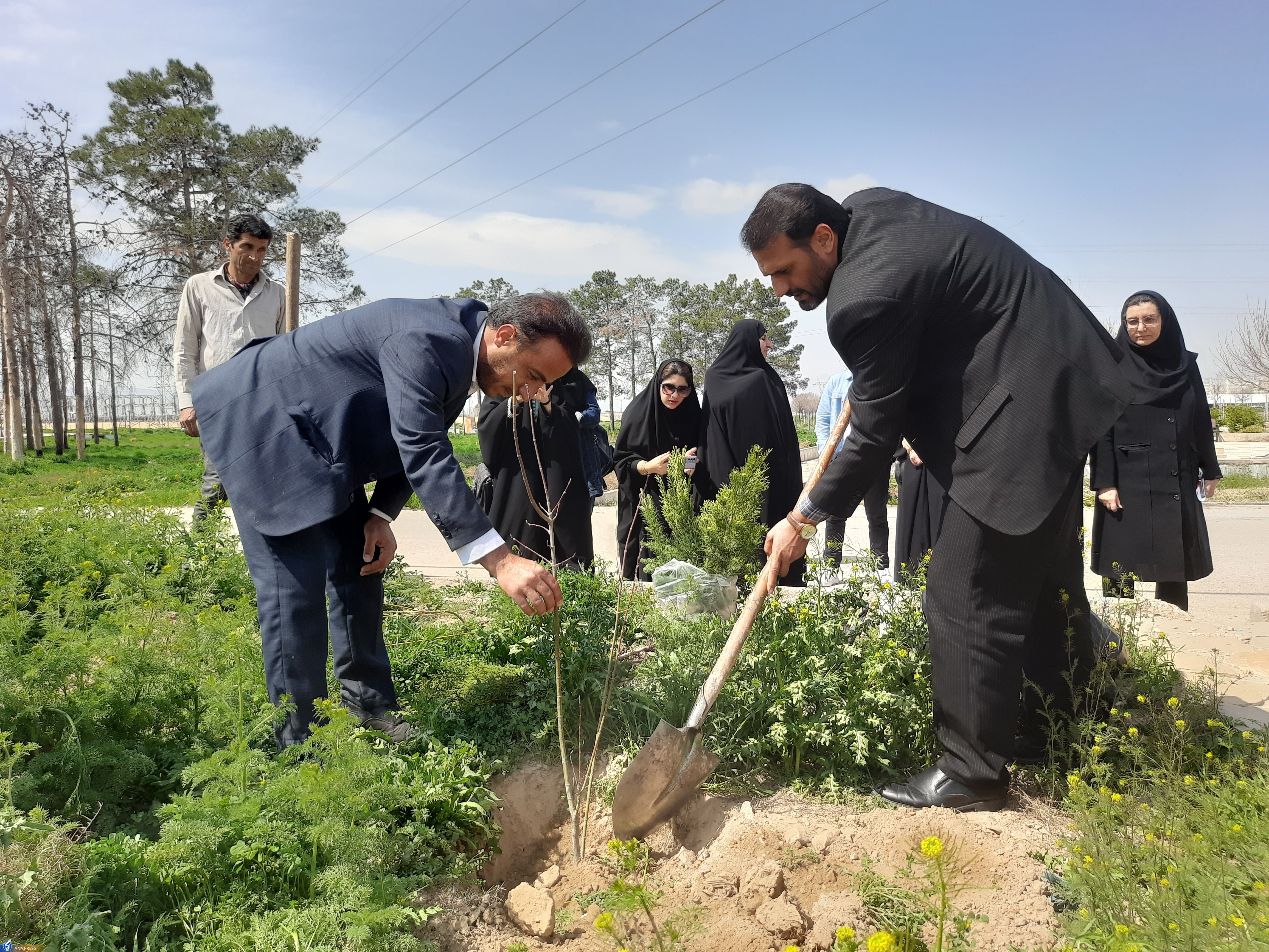 قطار جویندگان علم در ریل دوستی با طبیعت قطار جویندگان علم در ریل دوستی با طبیعت