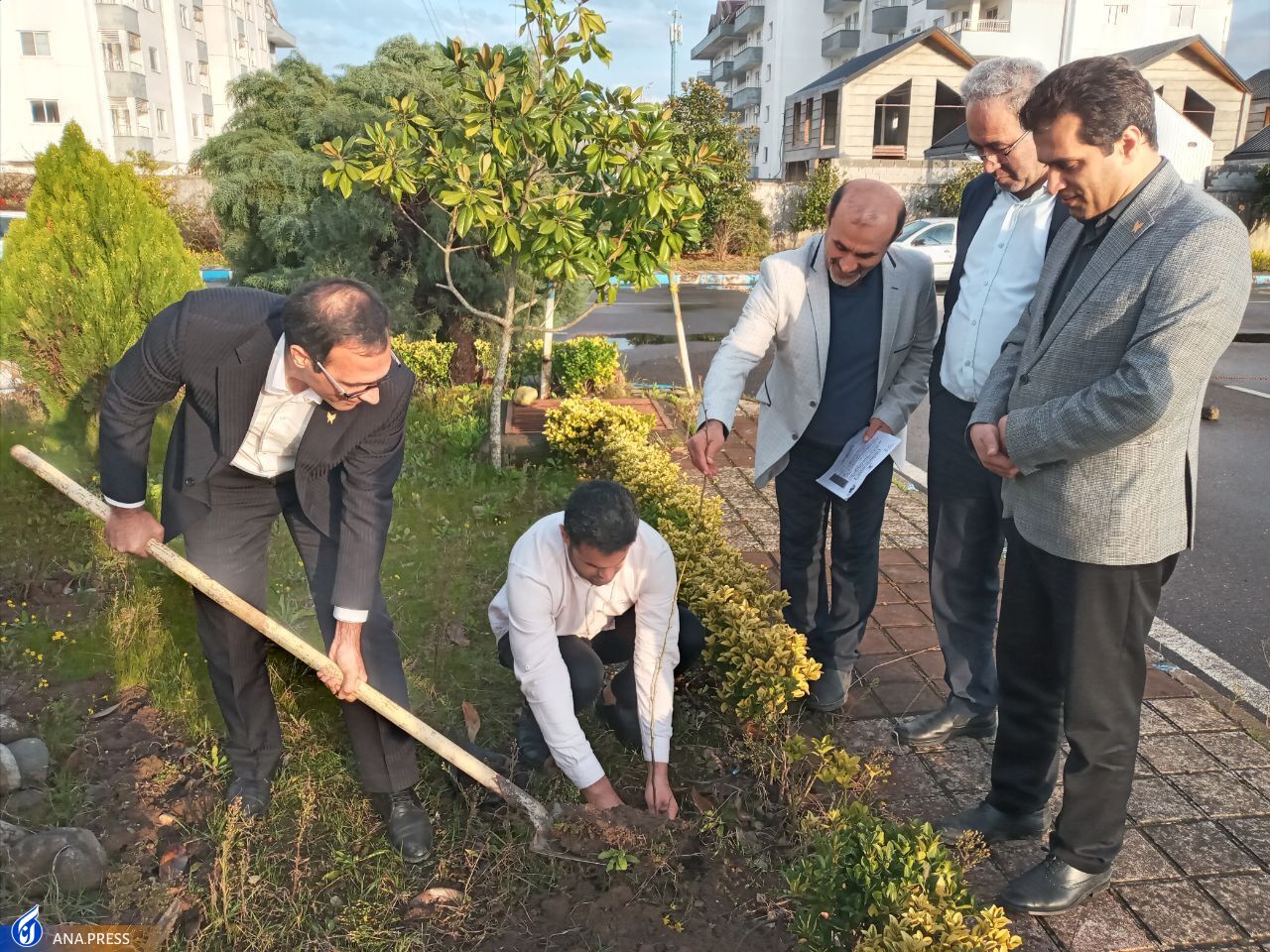 قطار جویندگان علم در ریل دوستی با طبیعت قطار جویندگان علم در ریل دوستی با طبیعت