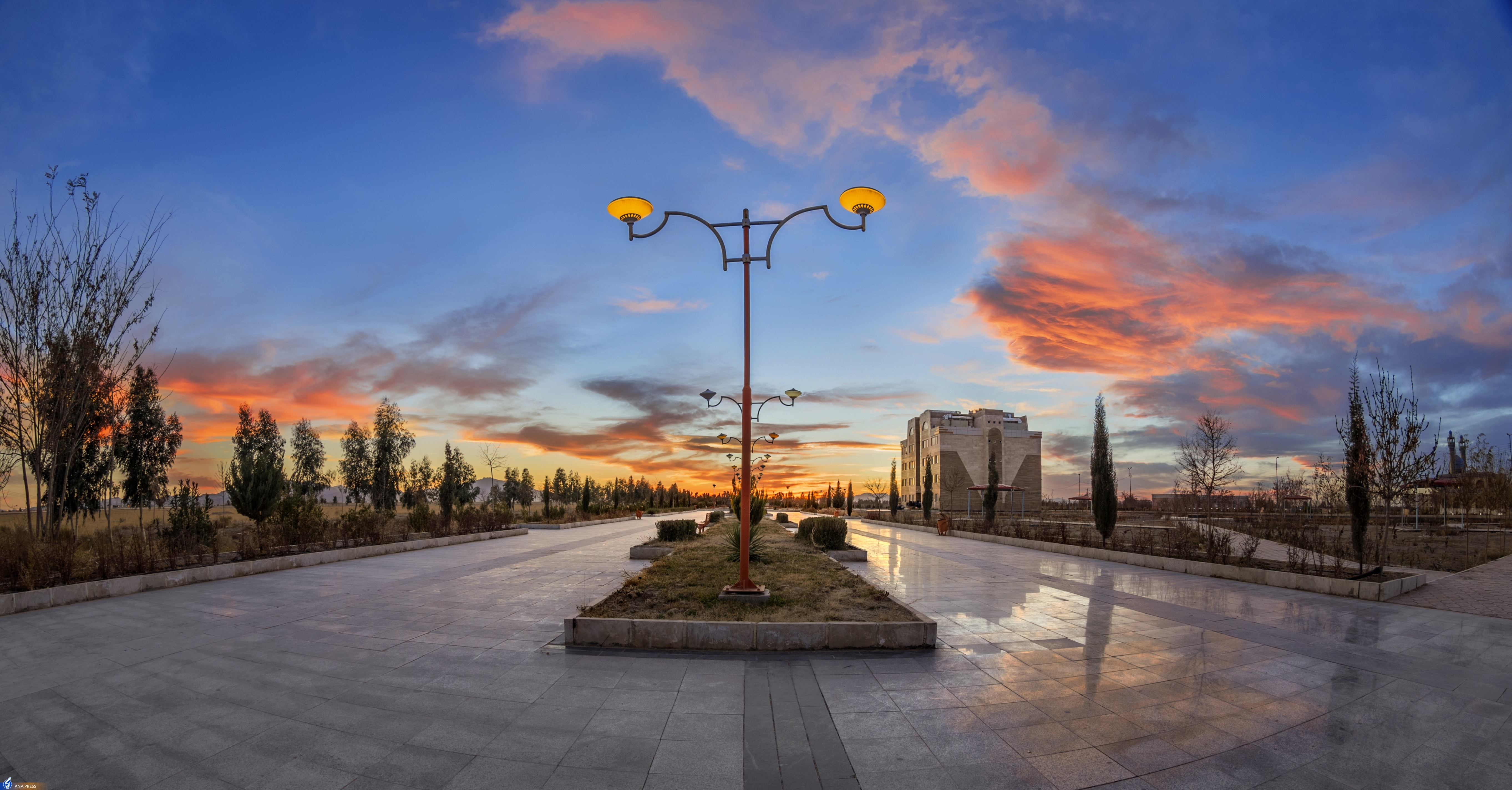 نخستین و بزرگ‌ترین مرکز آموزش عالی سیرجان چه راهبردهایی دارد؟