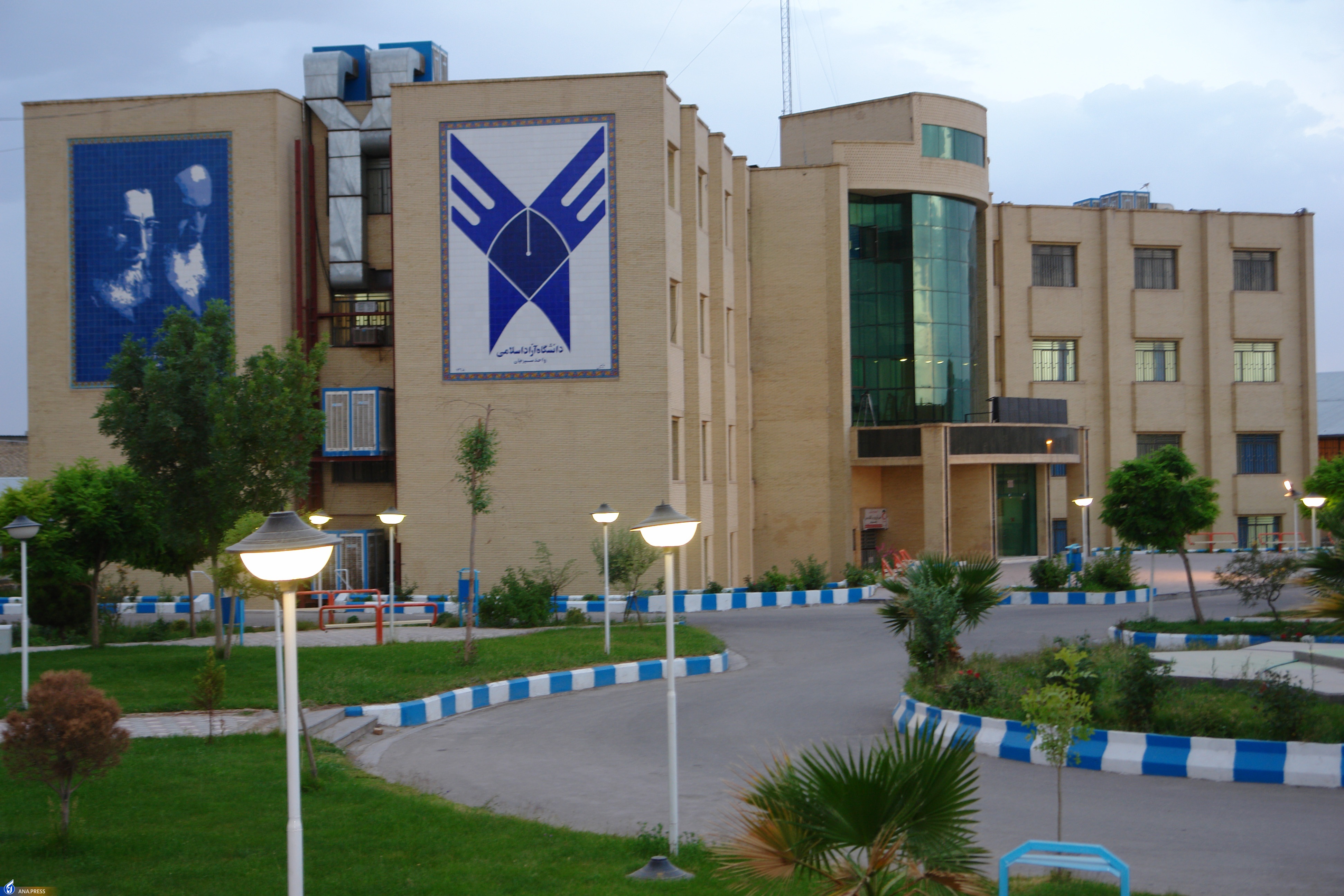 نخستین و بزرگ‌ترین مرکز آموزش عالی سیرجان چه راهبردهایی دارد؟