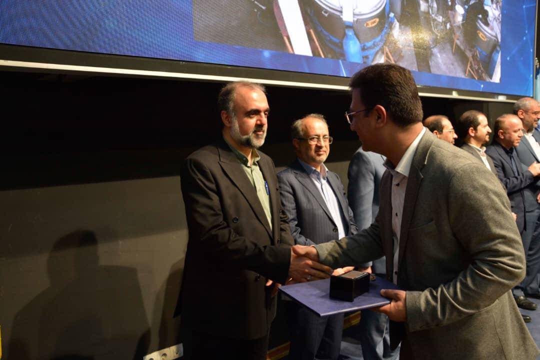 گروه زر در جمع برگزیدگان توسعه فناوری ایران