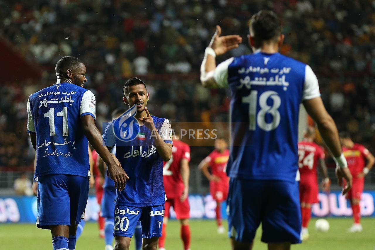 خوشحالی لیزری قائدی بعد از گل دوم استقلال+ تصاویر خوشحالی لیزری قائدی بعد از گل دوم استقلال+ تصاویر